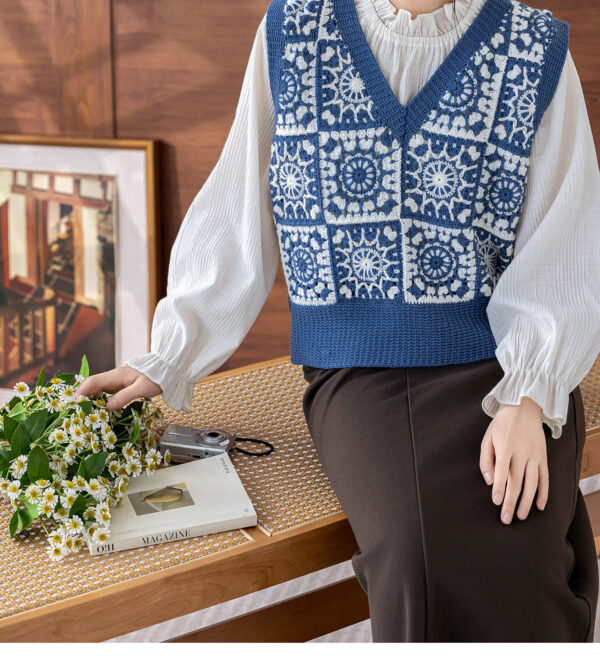 Two-color mosaic V-neck women's vest DIY lace thread crochet woolen sweater material package